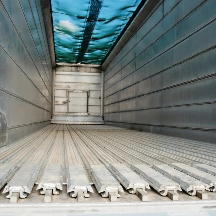 Walking floor trailer